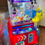 MÁQUINA DE GARRA CON PANTALLA MODELO MINIDOLL XTREME